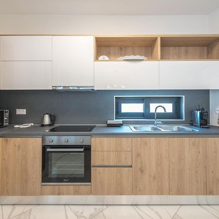 Newly Renovated Apt In The Heart Of Kerameikos Athens Exterior photo