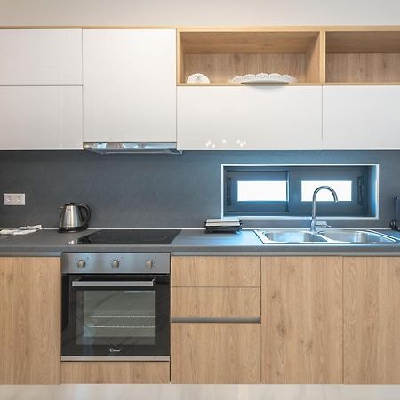 Newly Renovated Apt In The Heart Of Kerameikos Athens Exterior photo