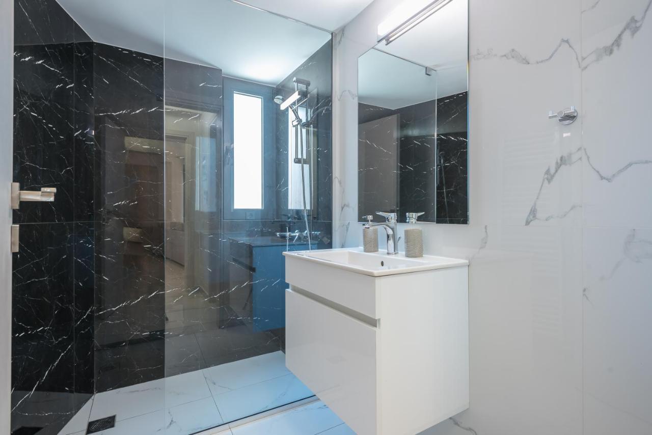 Newly Renovated Apt In The Heart Of Kerameikos Athens Exterior photo